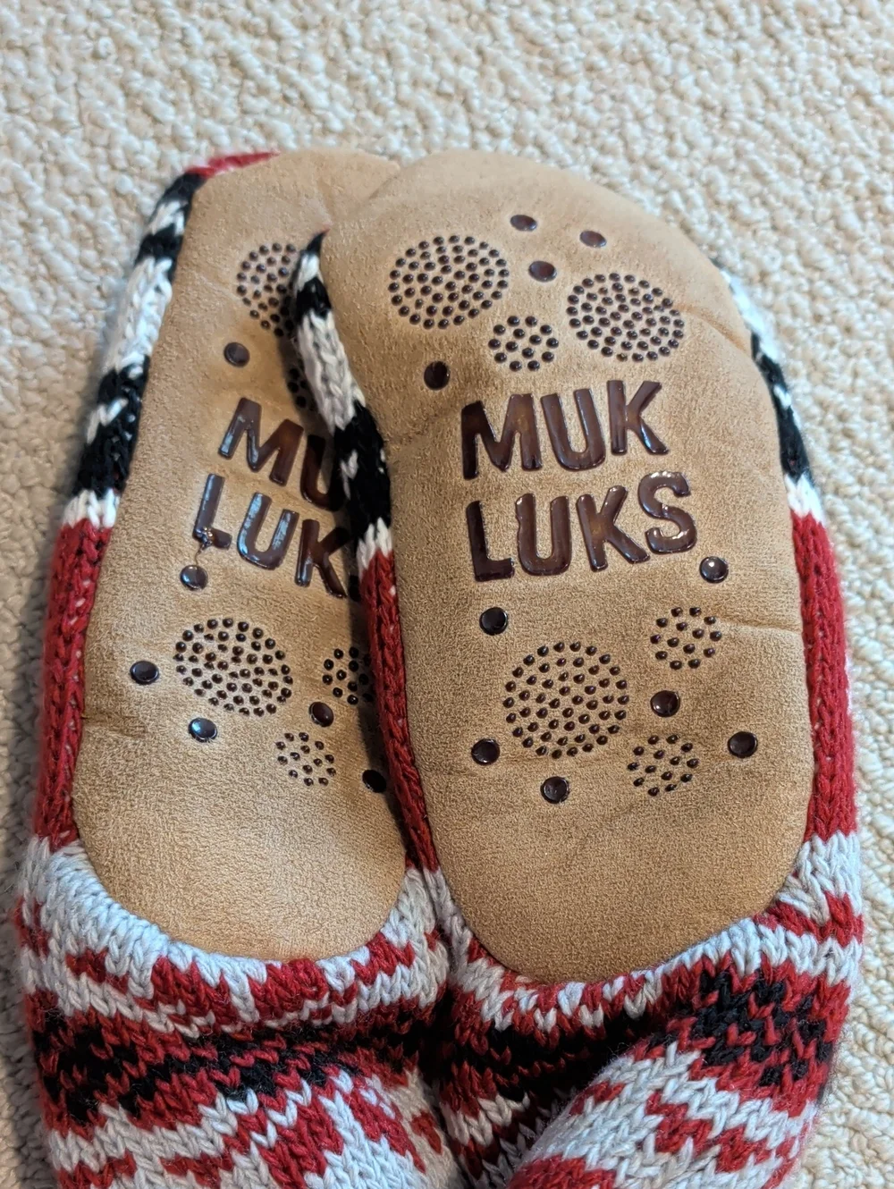 Muk Luks Red, White & Black Pom Pom Slipper Socks 5-7 Women's